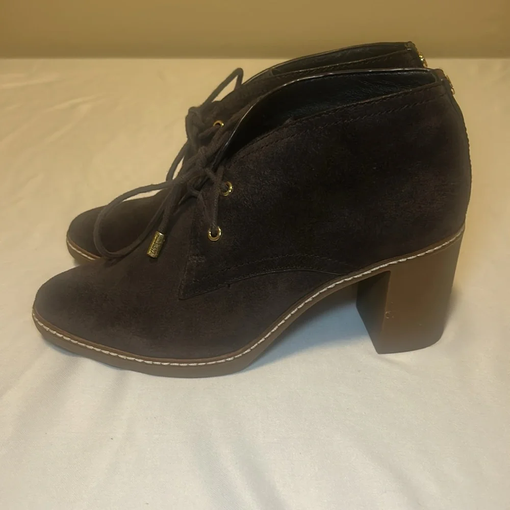 Like New Tory Burch Hilary Brown Suede Lace Up Ankle Booties Women’s Size 9.5 M - Picture 16 of 16